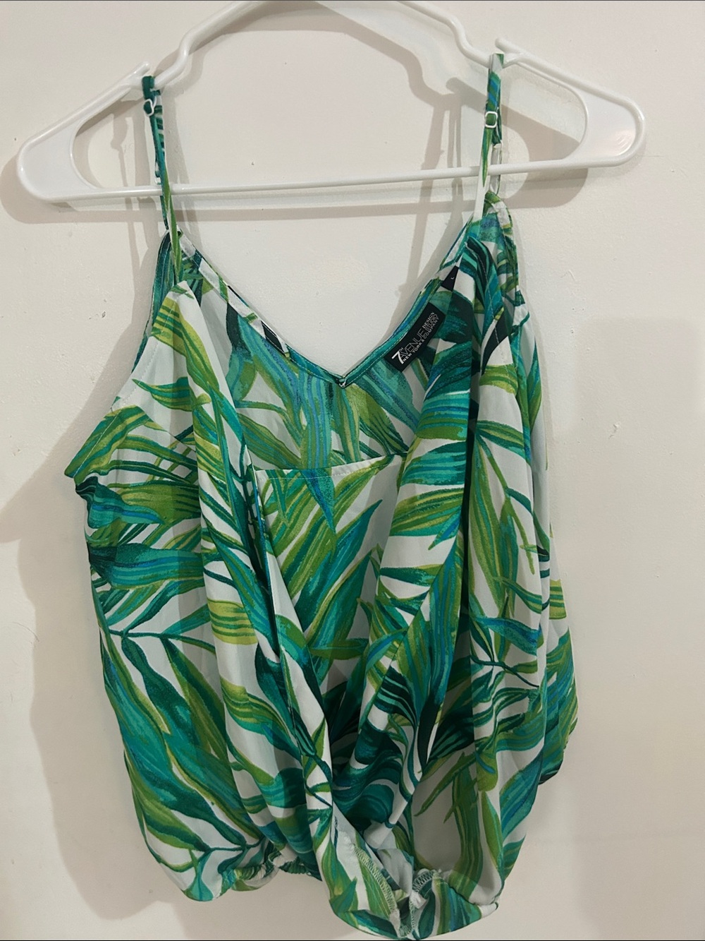 New York & Company Green and White Tropical Print Crop Top